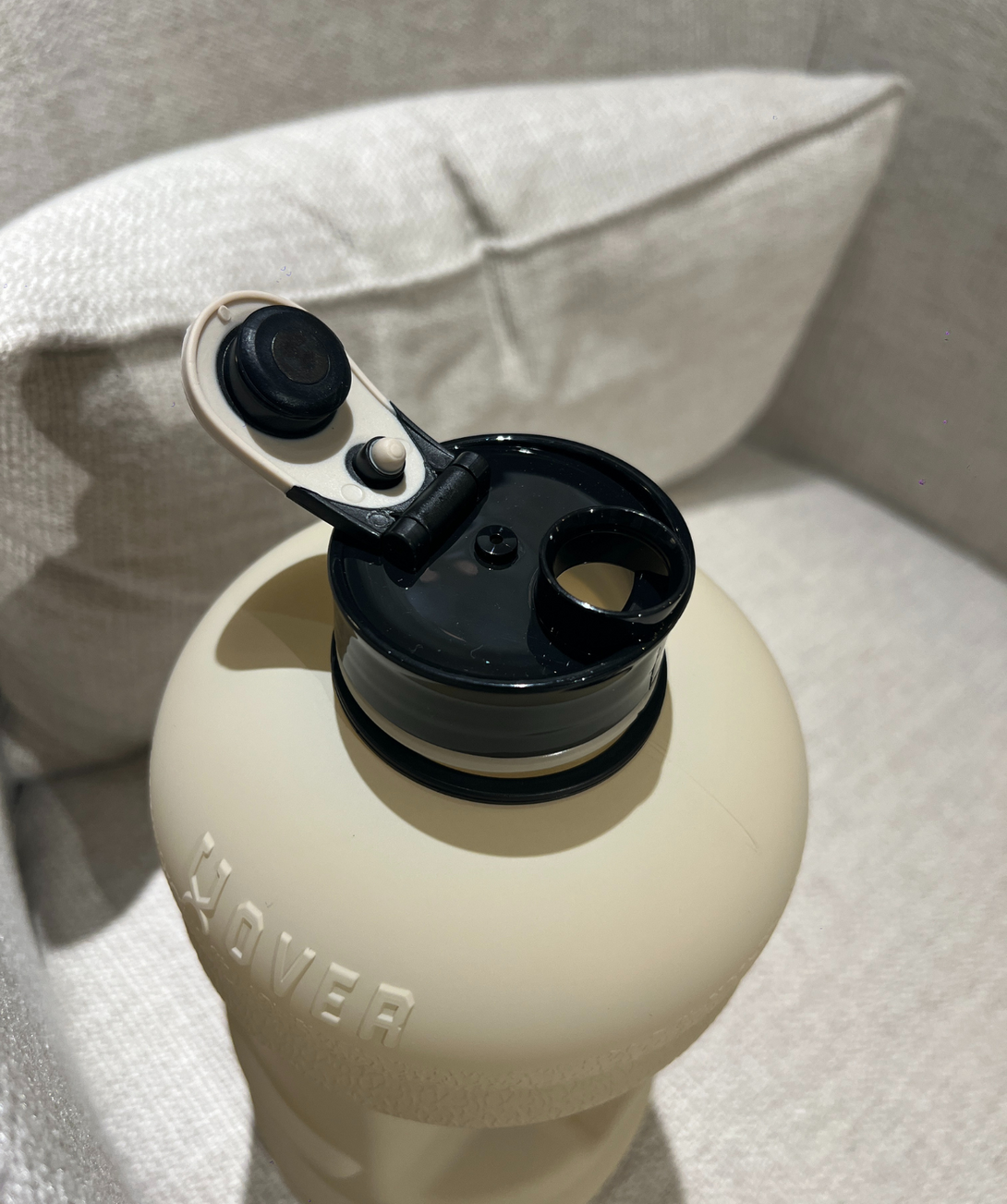 2.2L Oversized Bottle with Flip Cap